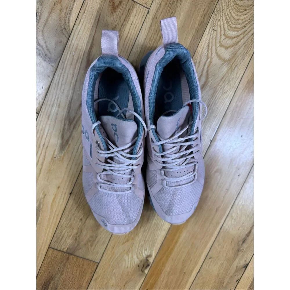 On Cloud Womens Pink Tennis Shoes Size 7